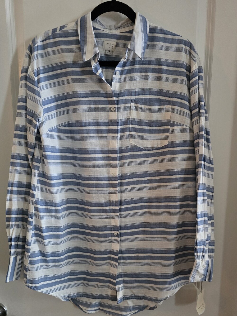 A New Day Striped Blue and White Women's Button-Up Shirt Size M